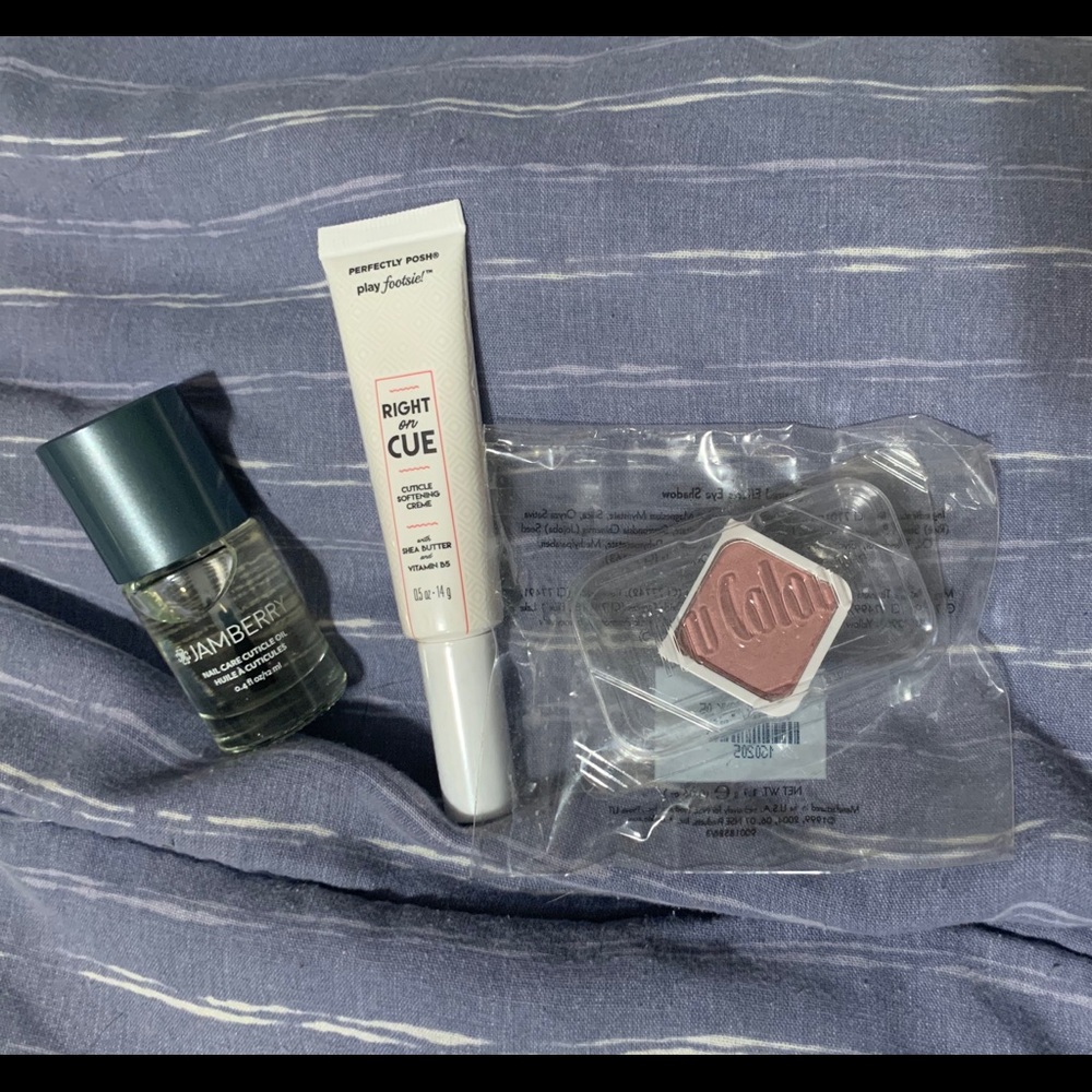 🌵Cuticle oil & cream and eyeshadow!